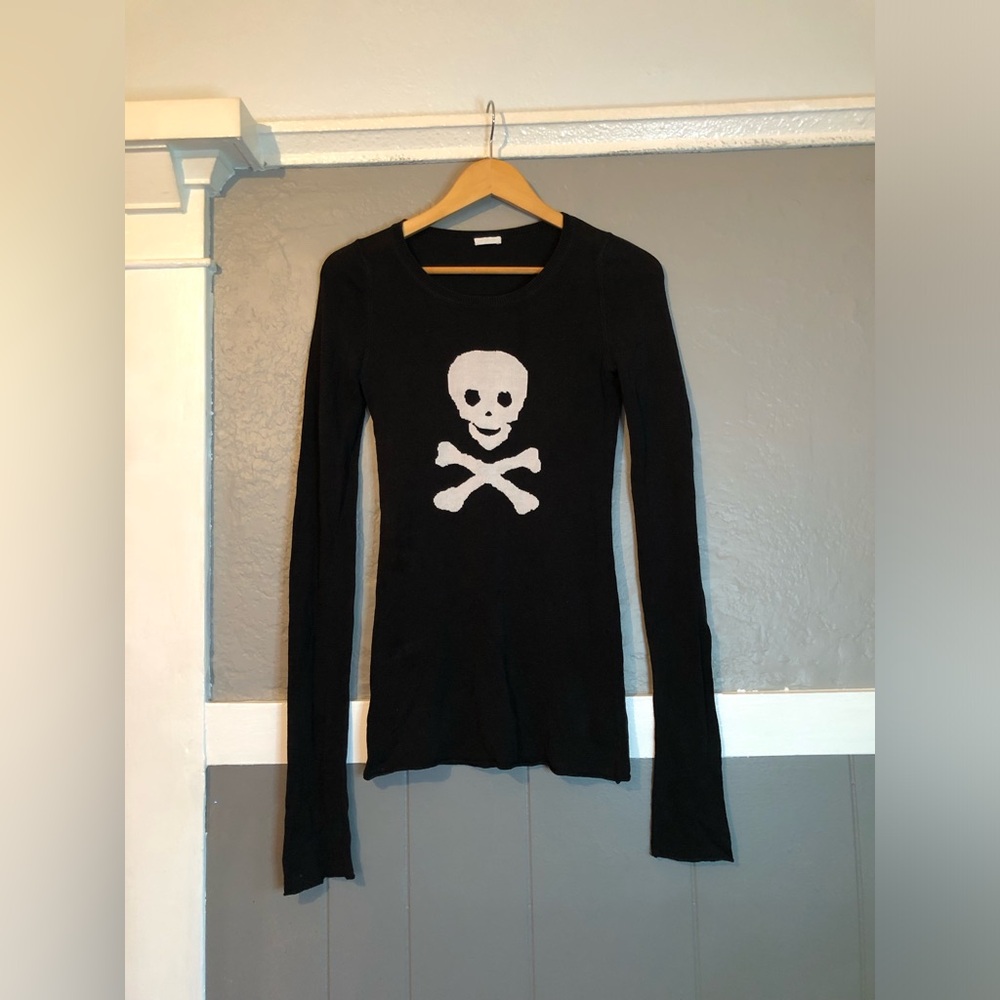 Fifi Cotton |Black Skull & Crossbones long sleeve light weight fitted sweater ☠️